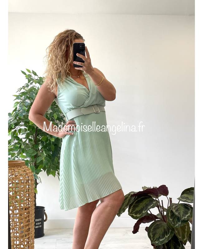 ROBE COURTE JUPE PLISS??E VERT AMANDE. EXPEDITION EN 48H.