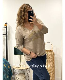pull tout doux fin beige avec écrit les copines d'abord