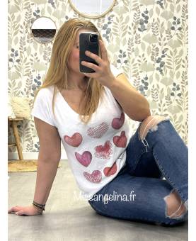 t-shirt blanc en coton avec des petits coeurs rouge