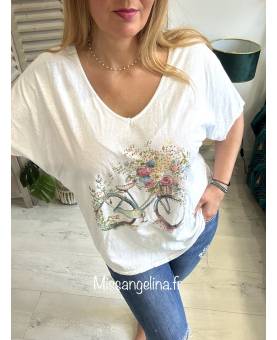 t-shirt en coton blanc oversize avec un velo fleuri en dessin devant