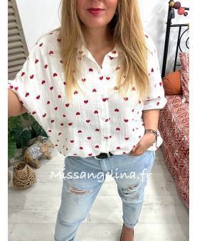 chemisette en gaze de coton blanche avec des petits coeurs rouge