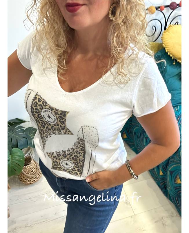 Tee-shirt en coton blanc avec des baskets leopard Tee-shirt en coton blanc avec des baskets leopard