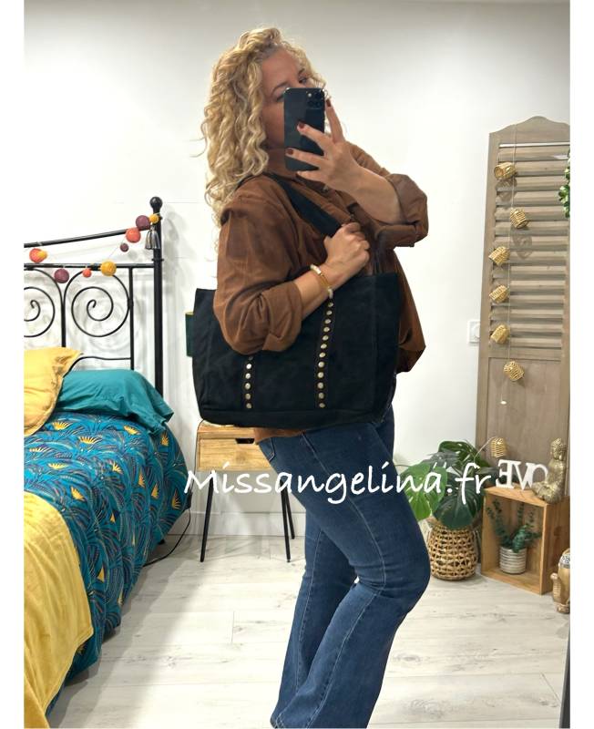 sac cabas en croute de cuir avec de jolis clous dorés