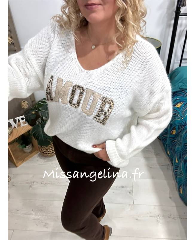 pull amour en maille avec écriture léopard