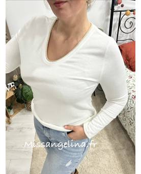 pull blanc en moleton avec col doré