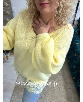 PULL OVERISZE JAUNE AVEC GRANDE BANDE DENTELLE