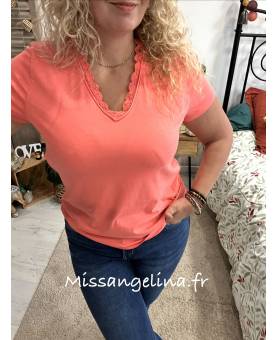 T-SHIRT CORAIL COL V EN DENTELLE