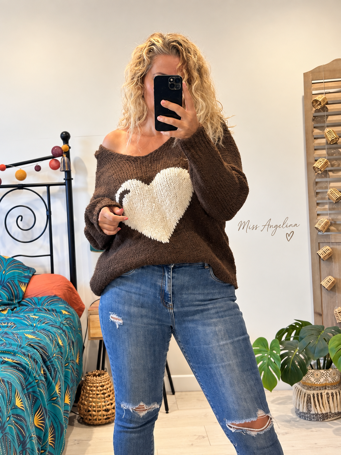 Pull oversize marron chocolat cœur écru – Taille unique