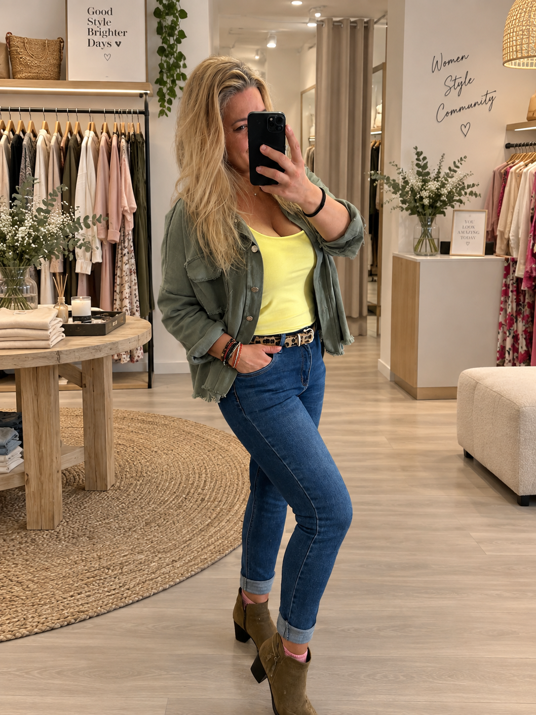 <p>La mode qui vous fait vous sentir <em>belle.</em></p>