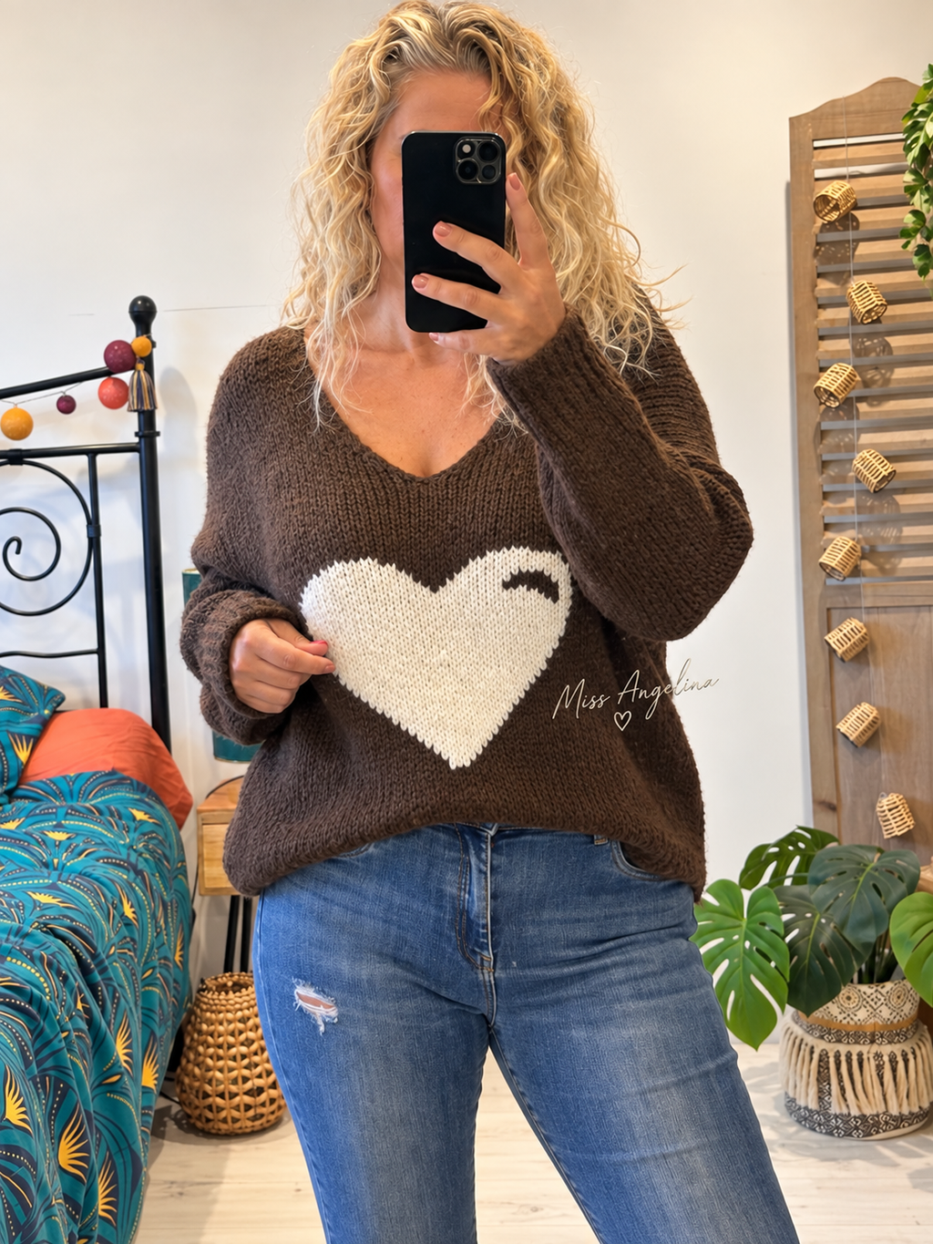 Pull oversize marron chocolat cœur écru – Taille unique