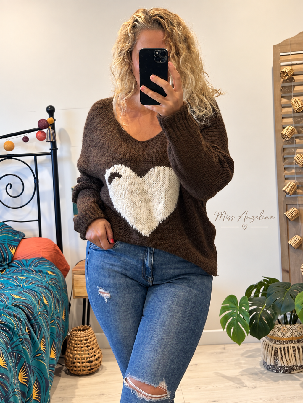 Pull oversize marron chocolat cœur écru – Taille unique