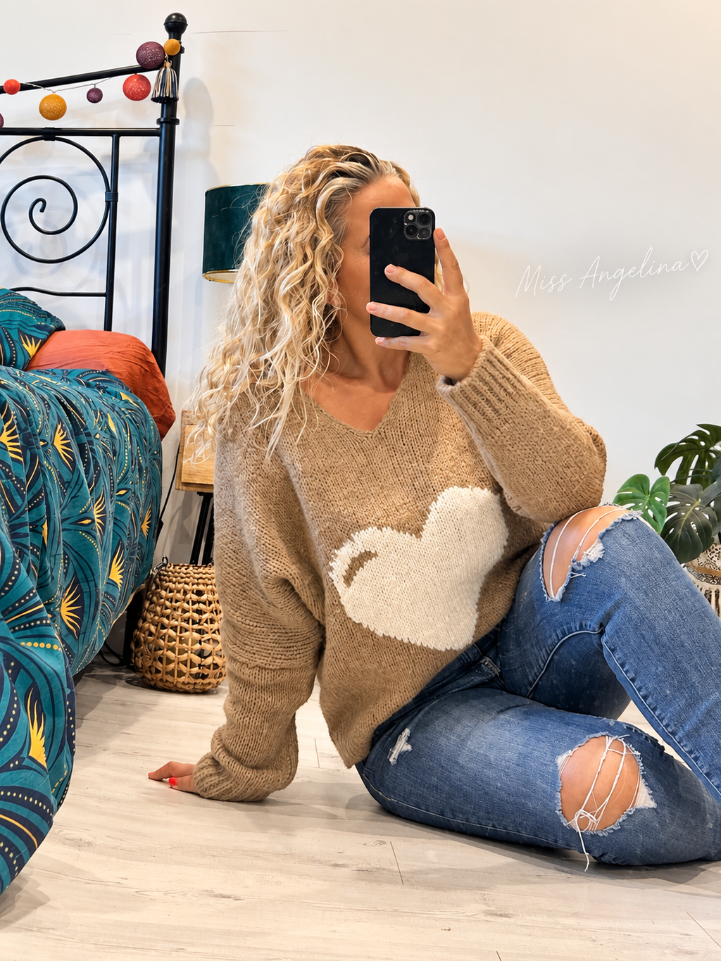 pull en laine oversize avec un grand coeur sur le devant